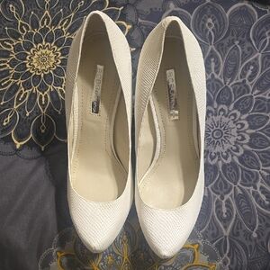 EUC BCBGMAXAZRIA White Women's Heels